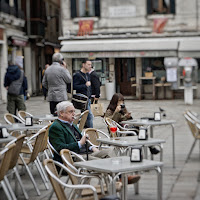 Chi vol vedar Venezia vera de istà a la matina, de inverno a la sera. di 