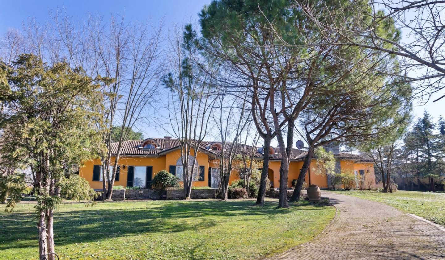 Villa with garden and terrace Pinarolo Po