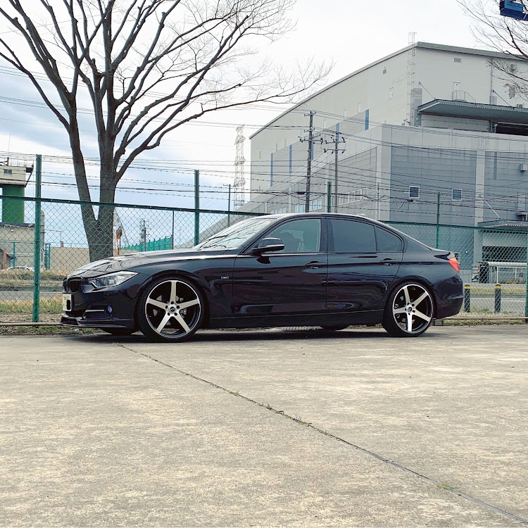 3シリーズ セダンのBMW3シリーズ・F30・20インチ・320d・bmwに関するカスタム事例の投稿画像1枚目