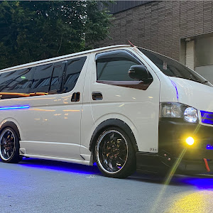 ハイエースバン TRH200V