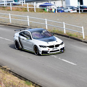 M4 クーペ F82