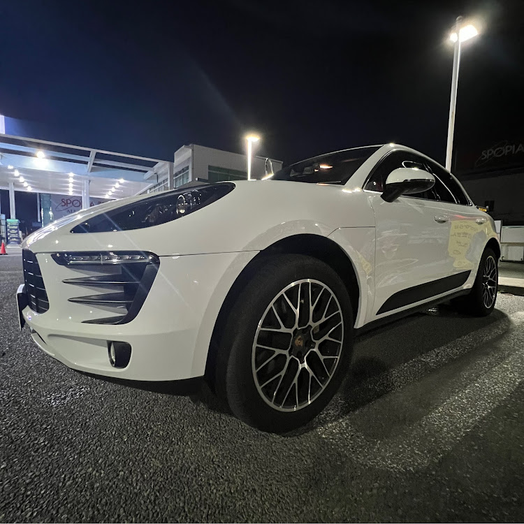 マカンのポルシェ女子・マカンS・洗車・いつものスタンド・金曜日の夜に関するカスタム事例の投稿画像1枚目
