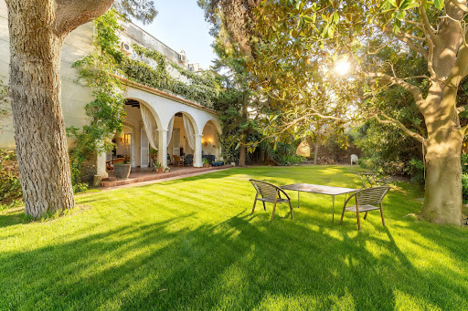 House with garden and terrace 2