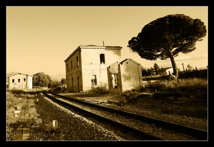 La stazione abbandonata di Lucia Giostra
