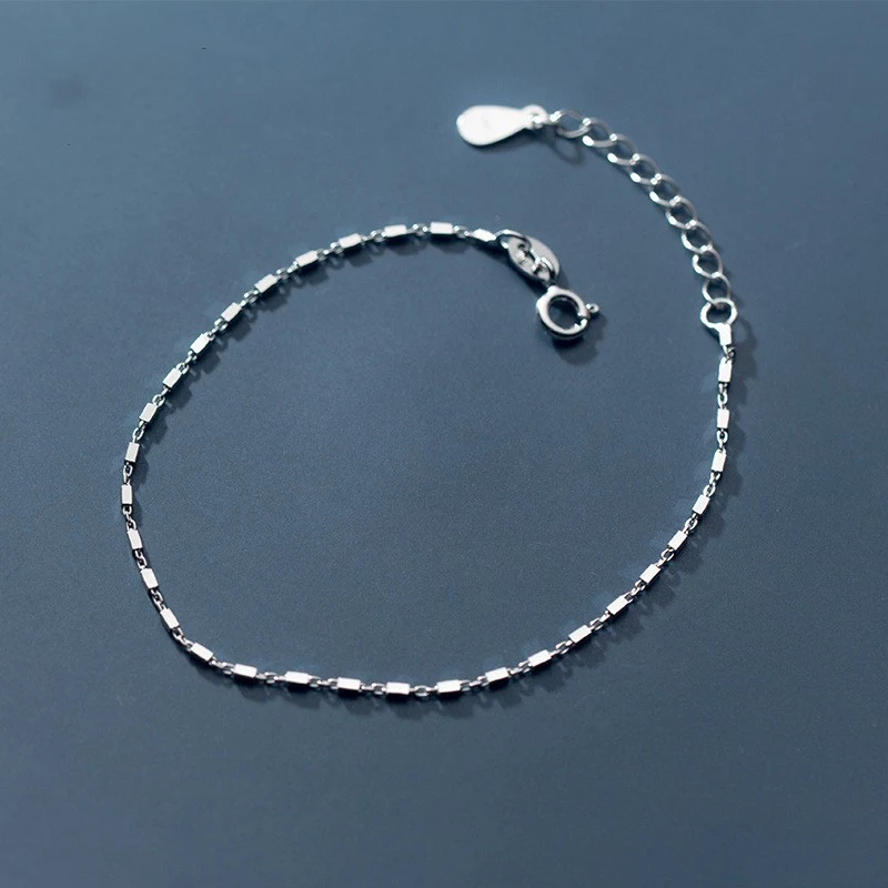 Pulseira quadrada pequena de prata S925 para mulheres Joia delicada em prata esterlina Design moderno e minimalista Perfeita para uso diário Confortável