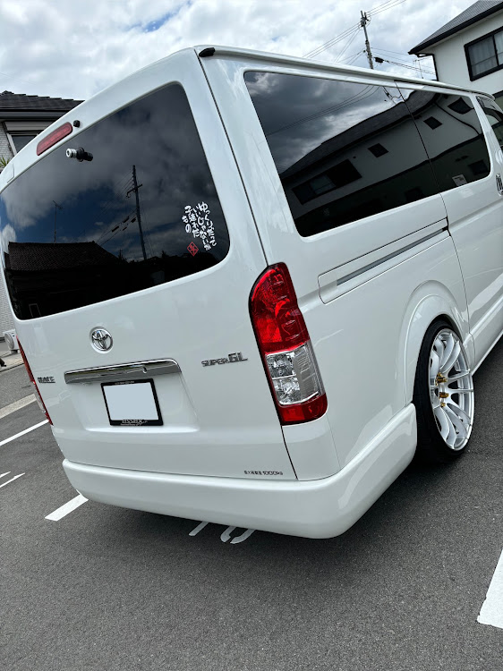 ハイエースバンのお盆休み突入・夏休み・ESSEX・ローダウン・DIYに関するカスタム事例の投稿画像1枚目
