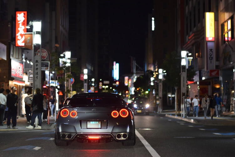 NISSAN GT-Rのガレージライフ・天神・夜遊び・アドバンGT・娘とデートに関するカスタム事例の投稿画像1枚目