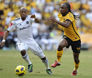 Andile Jali and Siphiwe Tshabalala during the Absa Premiership match between Orlando Pirates and Kaizer Chiefs from FNB Stadium on February 26, 2011 in Soweto, South Africa.