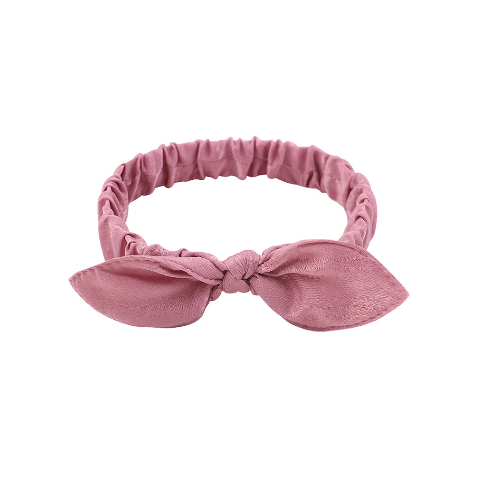 All-match satin headband with wide side for hair and head. Achieve elegant hairstyles and all-day comfort with this vers
