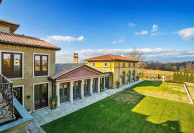 Maison avec piscine et jardin 5