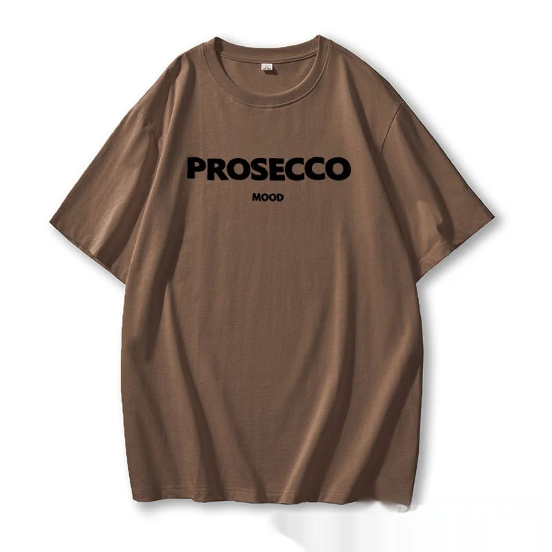 Amerikanische Buchstaben T-Shirt aus Baumwolle mit Rundhalsausschnitt, locker geschnitten. Bequemes, lässiges Oberteil für den Alltag und entspannte Wochenenden.