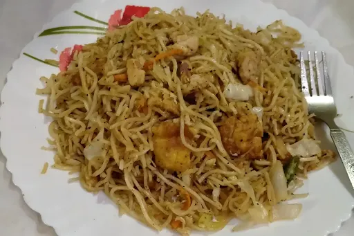 Egg Chicken Hot Garlic Hakka Chowmein