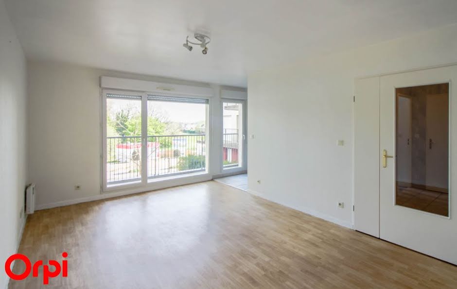 Location  appartement 1 pièce 44 m² à Cergy (95000), 838 €