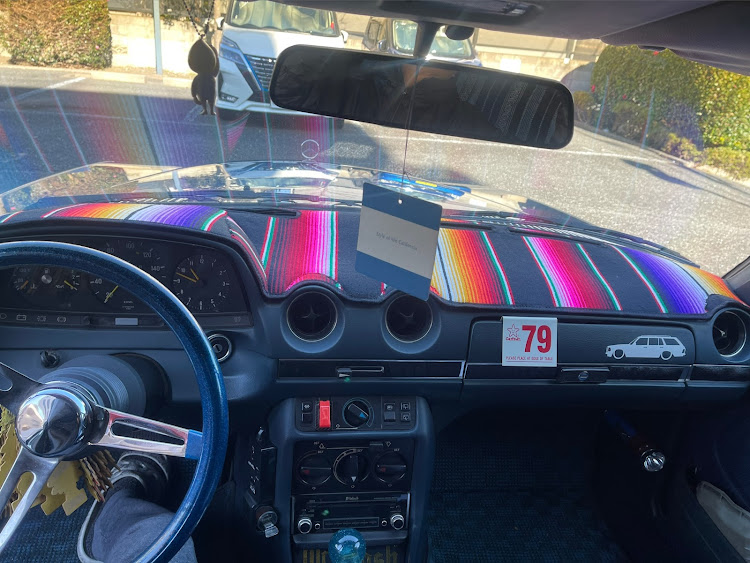 ミディアムクラス ワゴンのw123・S123・メルセデス・ベンツ・ダッシュボードマットに関するカスタム事例の投稿画像1枚目