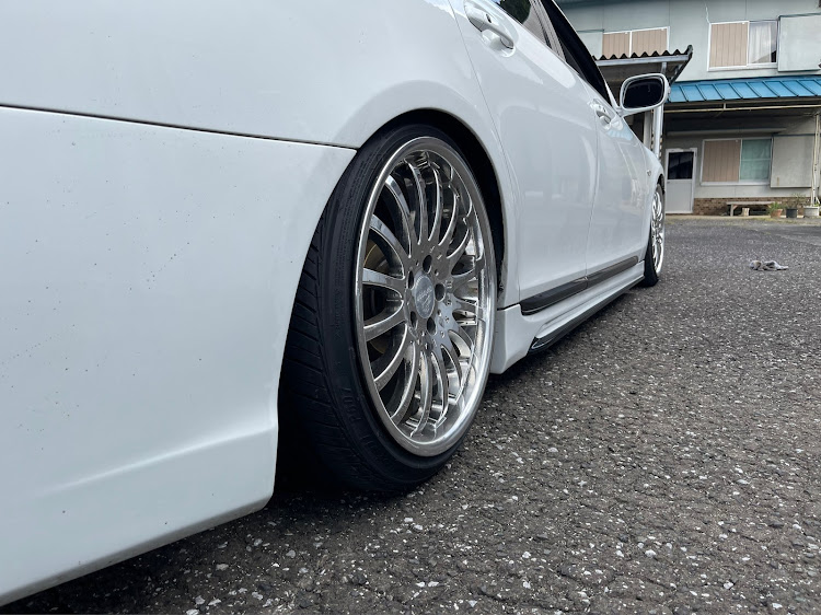 GSの車高調・ステッカー・程よい低さ・乗り心地良くなった・ありがとうに関するカスタム事例の投稿画像1枚目
