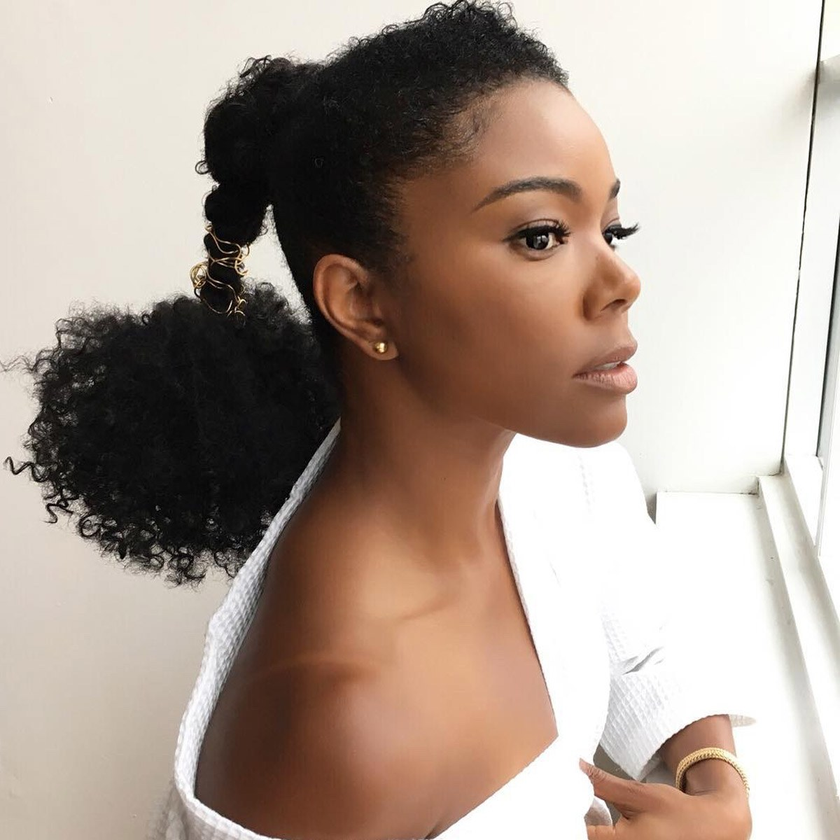 Learn How To Achieve The Trendy ‘AfroBubble’ Ponytail