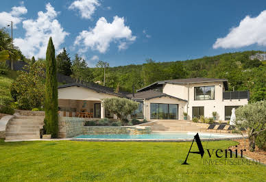 Maison avec piscine et terrasse 2