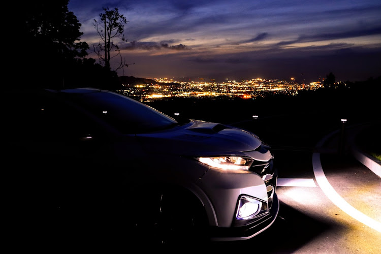 ヴェゼルの目指せPickUpCars・不正改造車取締月間・夜景コラボ・夜景は難しい・カメラ新調に関するカスタム事例の投稿画像1枚目