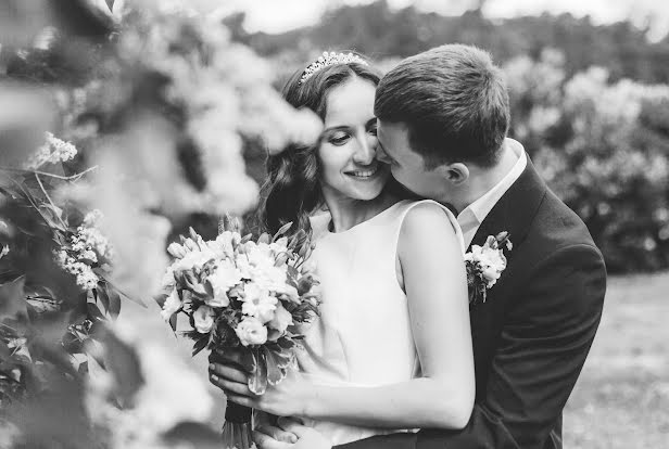 Fotógrafo de casamento Alena Gryaznykh (photoalena). Foto de 29 de julho 2016