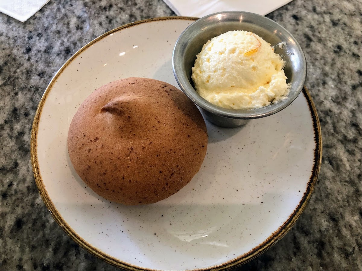 Gluten-Free Bread/Buns at Grand Floridian Cafe