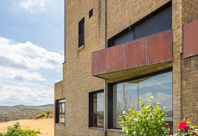 Hotel with garden and reception room 2