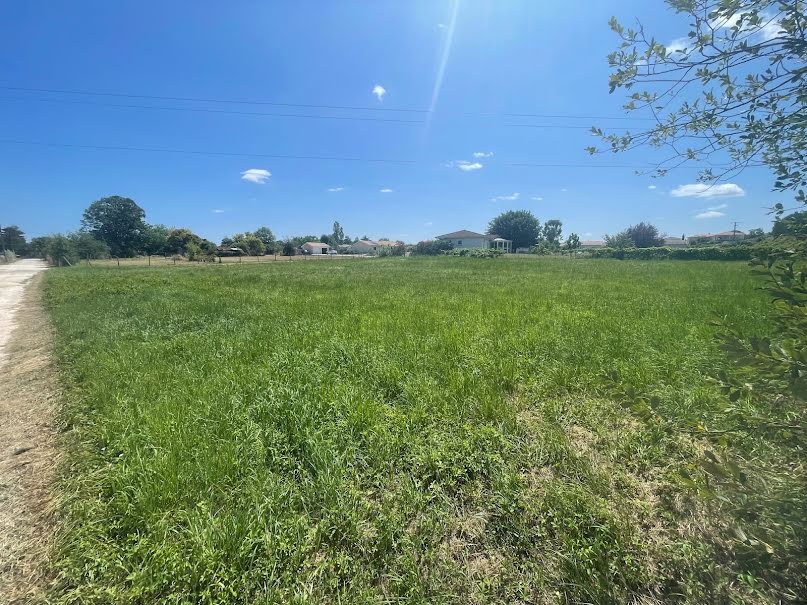 Vente terrain  760 m² à Berson (33390), 42 000 €