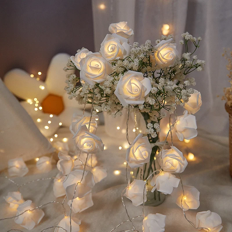 Luzes LED de rosas pequenas coloridas para interiores Ilumine sua casa com essas luzes decorativas, perfeitas para criar um ambiente acolhedor e charmoso.