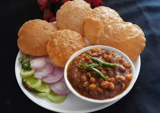 Poori Chole With Dry Aloo