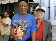 Playboy Magazine founder Hugh Hefner (R) and actor Bill Cosby arrive at a news conference at the Playboy Mansion in Los Angeles, California February 10, 2011.  Hefner has submitted to questioning under oath in a lawsuit brought by a woman who has accused comedian Bill Cosby of sexually abusing her as a minor at the Playboy Mansion, her lawyer said on Friday.  REUTERS/Fred Prouser/File Photo