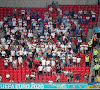 Engelse fan zwaargewond afgevoerd na val tribune Wembley