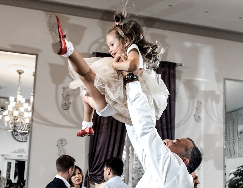 Wedding photographer Vitaliy Ushakov (ushakovitalii). Photo of 20 June 2019