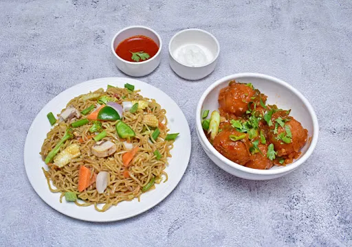 Veg Chowmein + Veg Manchurian Gravy