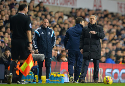 Chelsea's Portuguese manager Jose Mourinho (R) gestures during the English Premier League football match between Tottenham Hotspur and Chelsea at White Hart Lane in London on January 1, 2015. Tottenham won the game 5-3. AFP PHOTO / GLYN KIRK