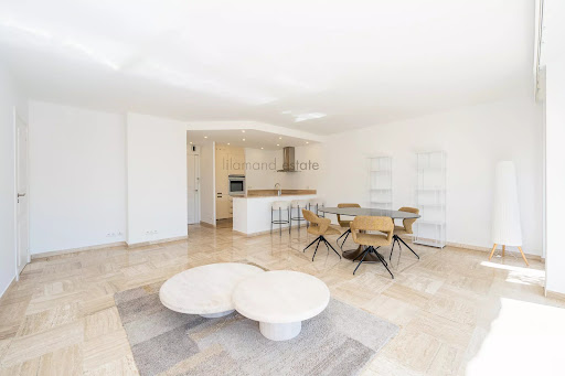 Seaside apartment with terrace 2