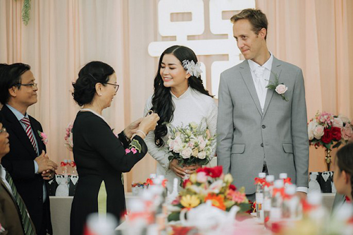 Hiện tại, người đẹp còn có một hôn nhân hạnh phúc bên chồng Pháp