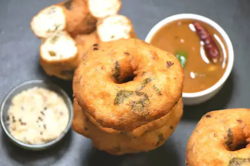 2 Medu Vada