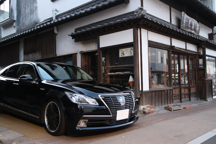 クラウンロイヤルの愛車に感謝・洗車・竹田町巡り・バフ掛けたいに関するカスタム事例の投稿画像3枚目