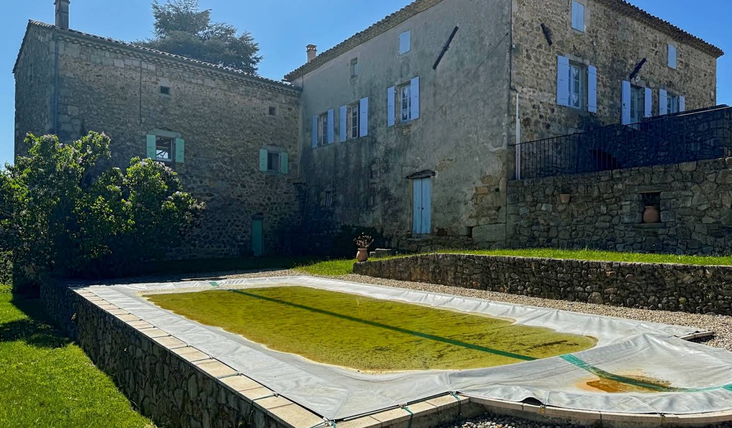 Maison avec piscine et terrasse Saint-Julien-du-Serre