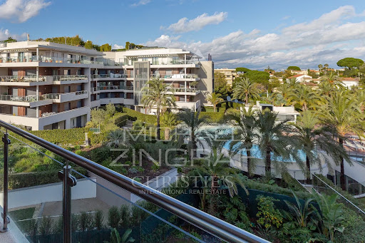 Seaside apartment with pool 4