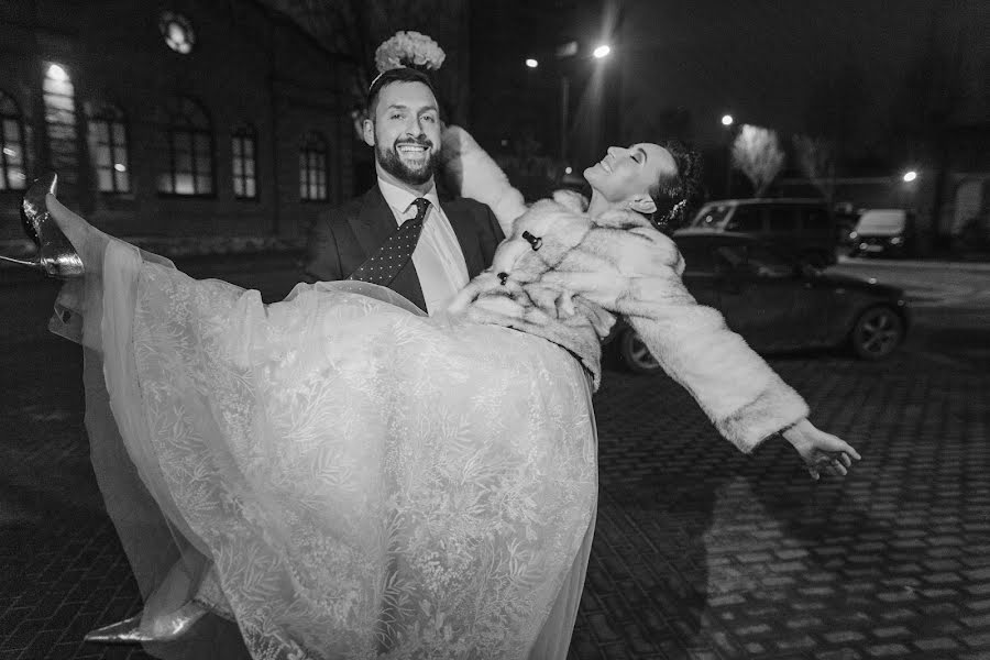 Wedding photographer Viktor Lyubineckiy (viktorlove). Photo of 13 February 2020