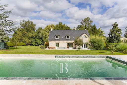 Propriété avec piscine et jardin 1