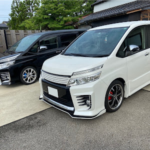 ヴォクシー ZRR85W