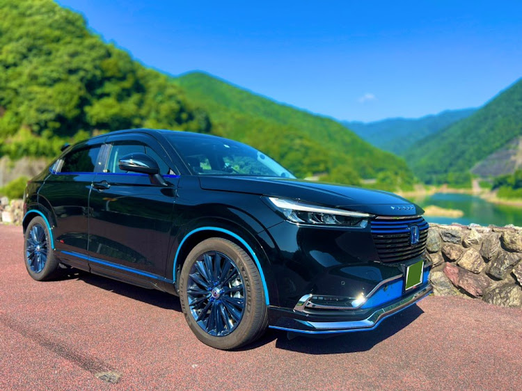 ヴェゼルのVEZEL・e:HEV Z・ヴェゼル乗りと繋がりたい・車高調 BLITZ・気持ちいい朝に関するカスタム事例の投稿画像1枚目