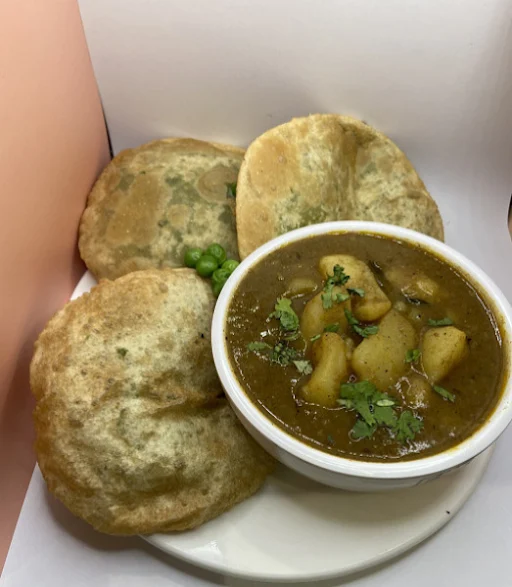 Muttor Puri With Aloo Sabji