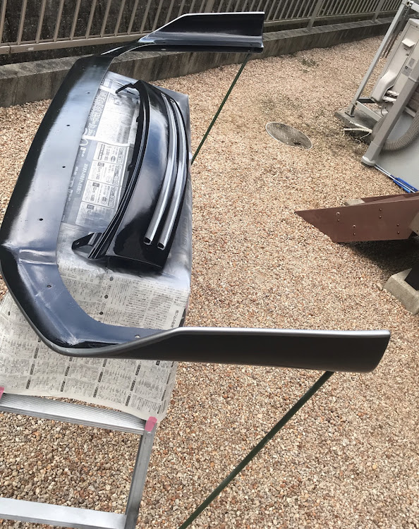 ハイエースバンの僕の私の自慢のオブジェの前で集合・DIY・フリッパー補修・ついでにグリル塗装に関するカスタム事例の投稿画像3枚目