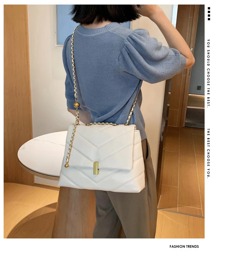 Modieuze chain messenger bag voor dames, perfect voor dagelijks gebruik. Stijlvol, ruim en voorzien van een praktische schouderriem.