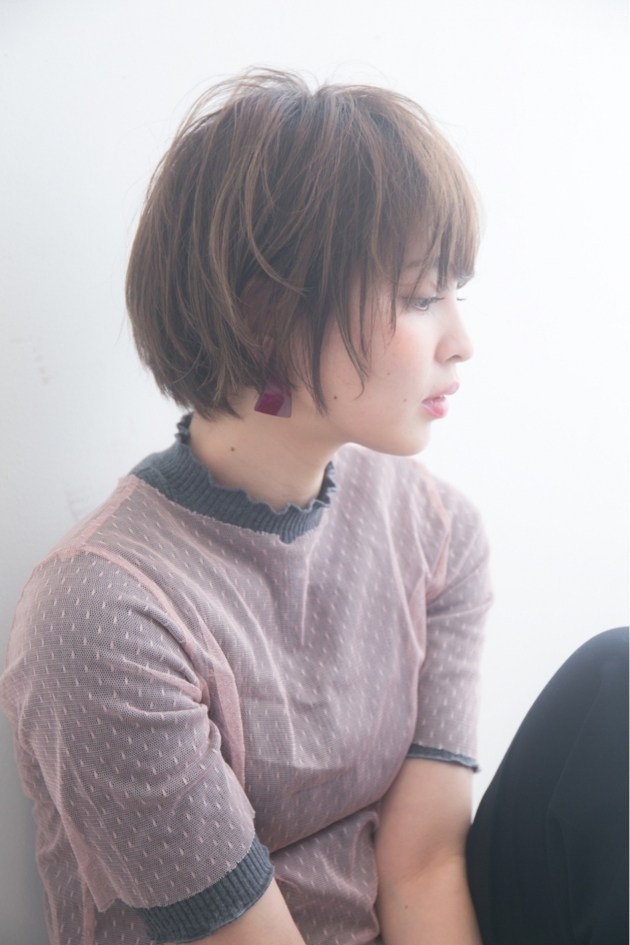 黒髪ボブが万能 ピュアな可愛さも アンニュイな雰囲気もだせる髪型