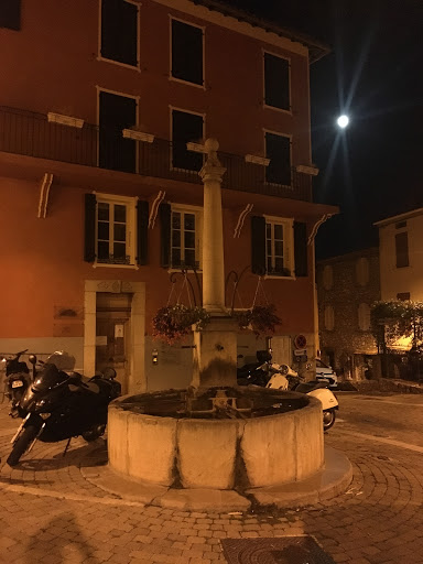 Fontaine De Gattieres