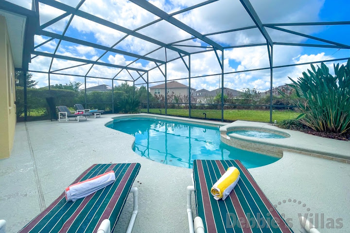 Large South-facing private pool and spa deck at this Davenport vacation villa