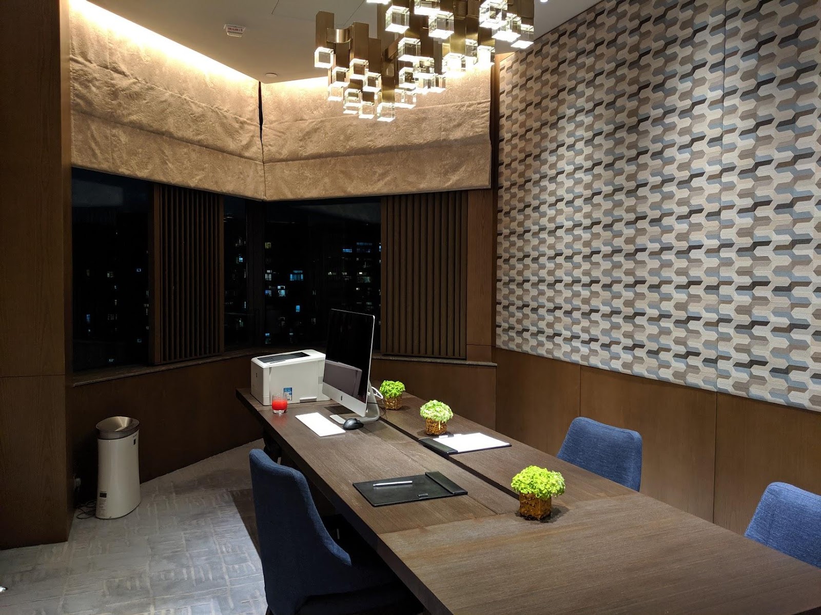 Hyatt Centric Victoria Harbour Lounge